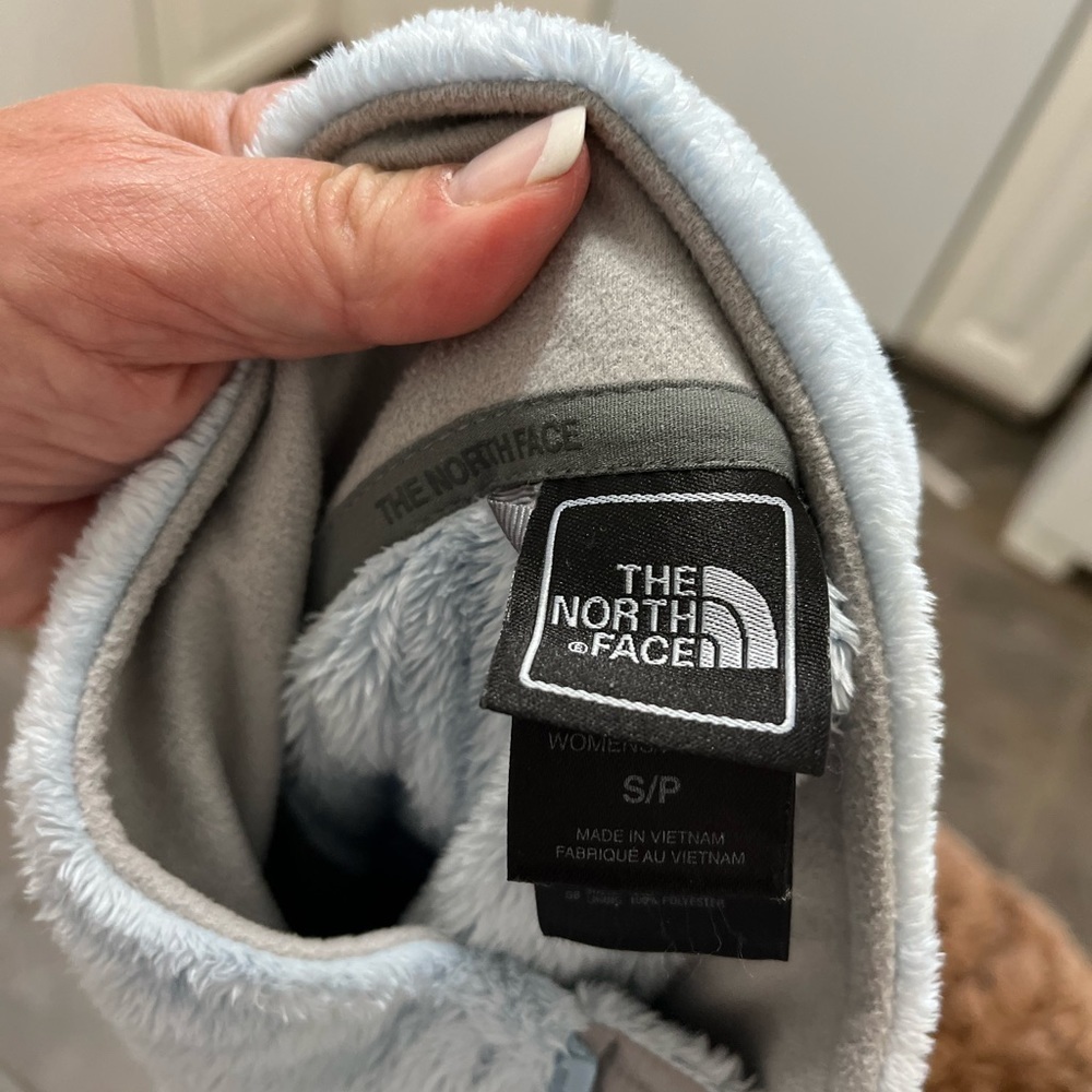 The north face zip up. Small - Picture 6 of 9